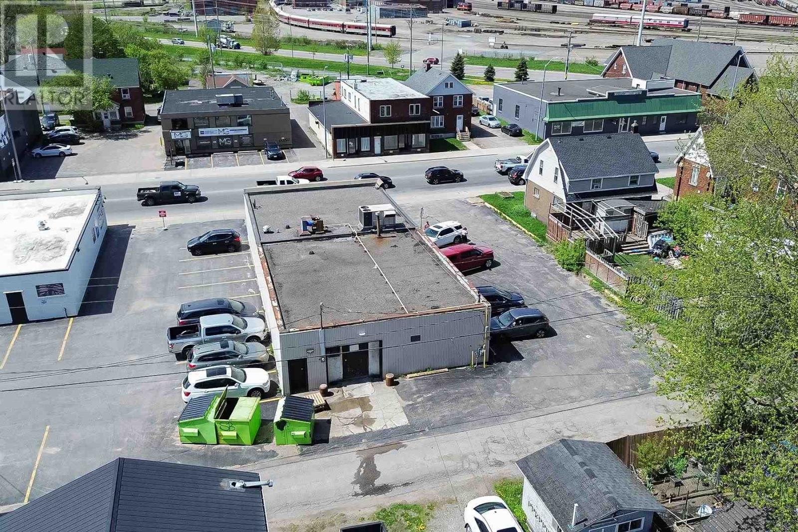 330 Wellington St W Property Photo 44