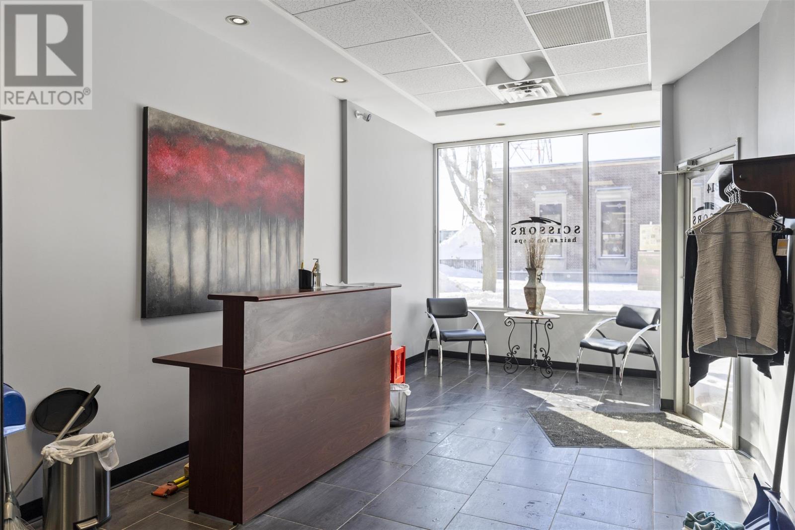 314 Queen St E Property Photo 6