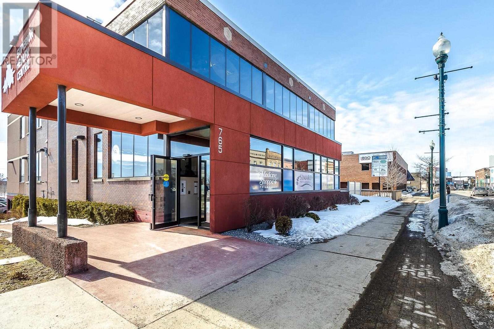 765 Queen St Property Photo 1