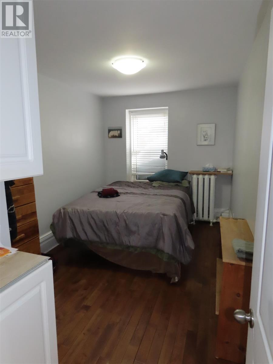 242-246 Queen St E Property Photo 3
