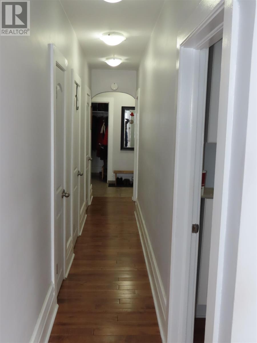242-246 Queen St E Property Photo 7