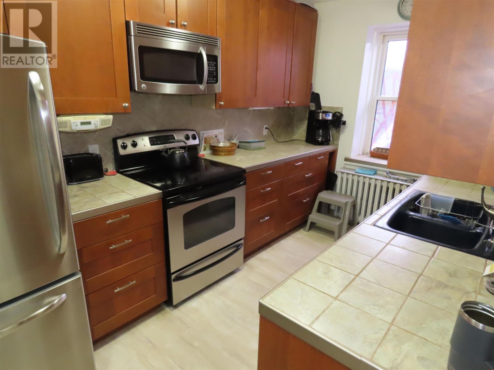 242-246 Queen St E Property Photo 9