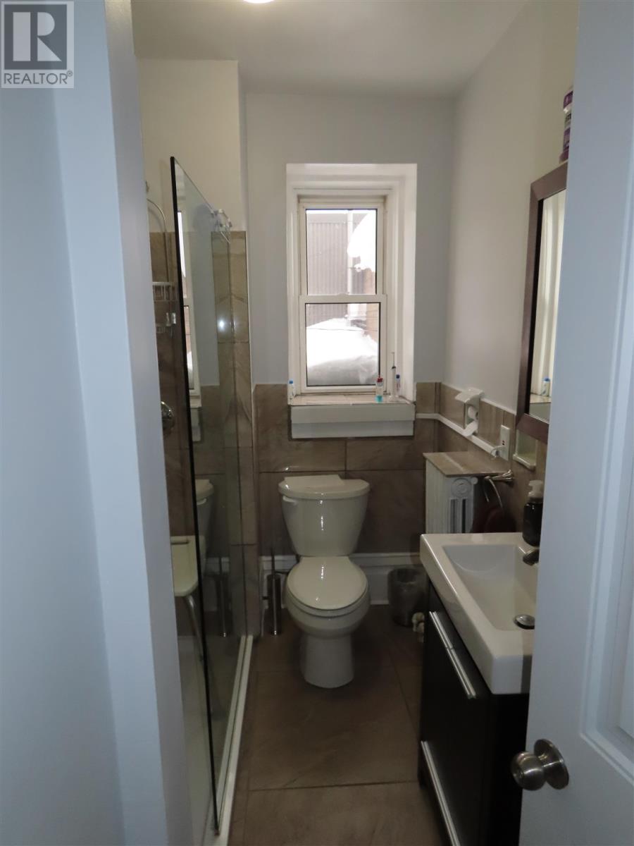 242-246 Queen St E Property Photo 15