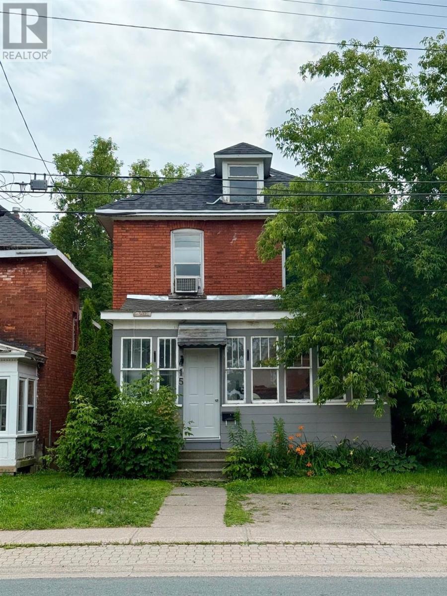 415 Wellington ST E Property Photo 1