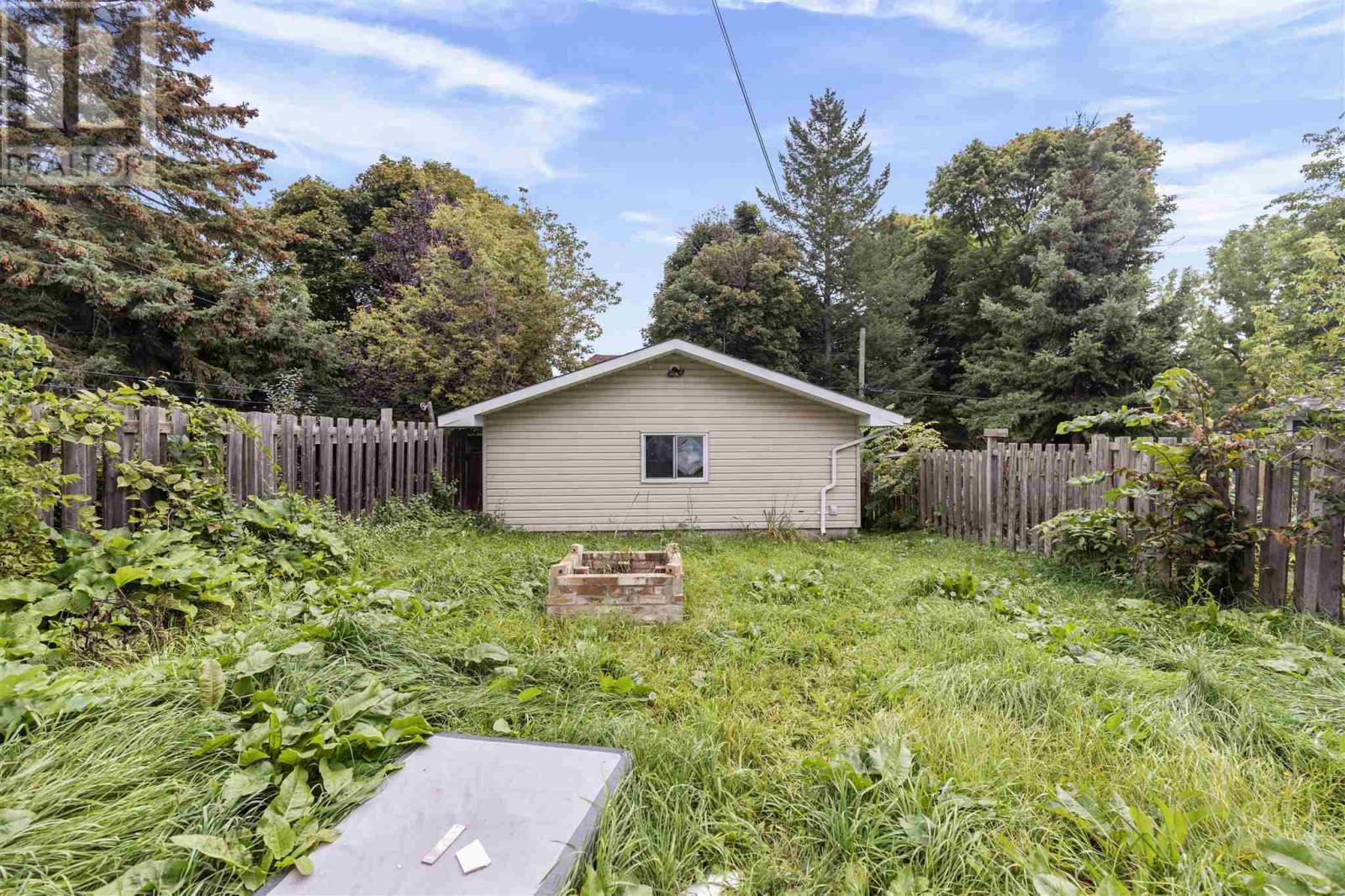 162 Pim St Property Photo 3