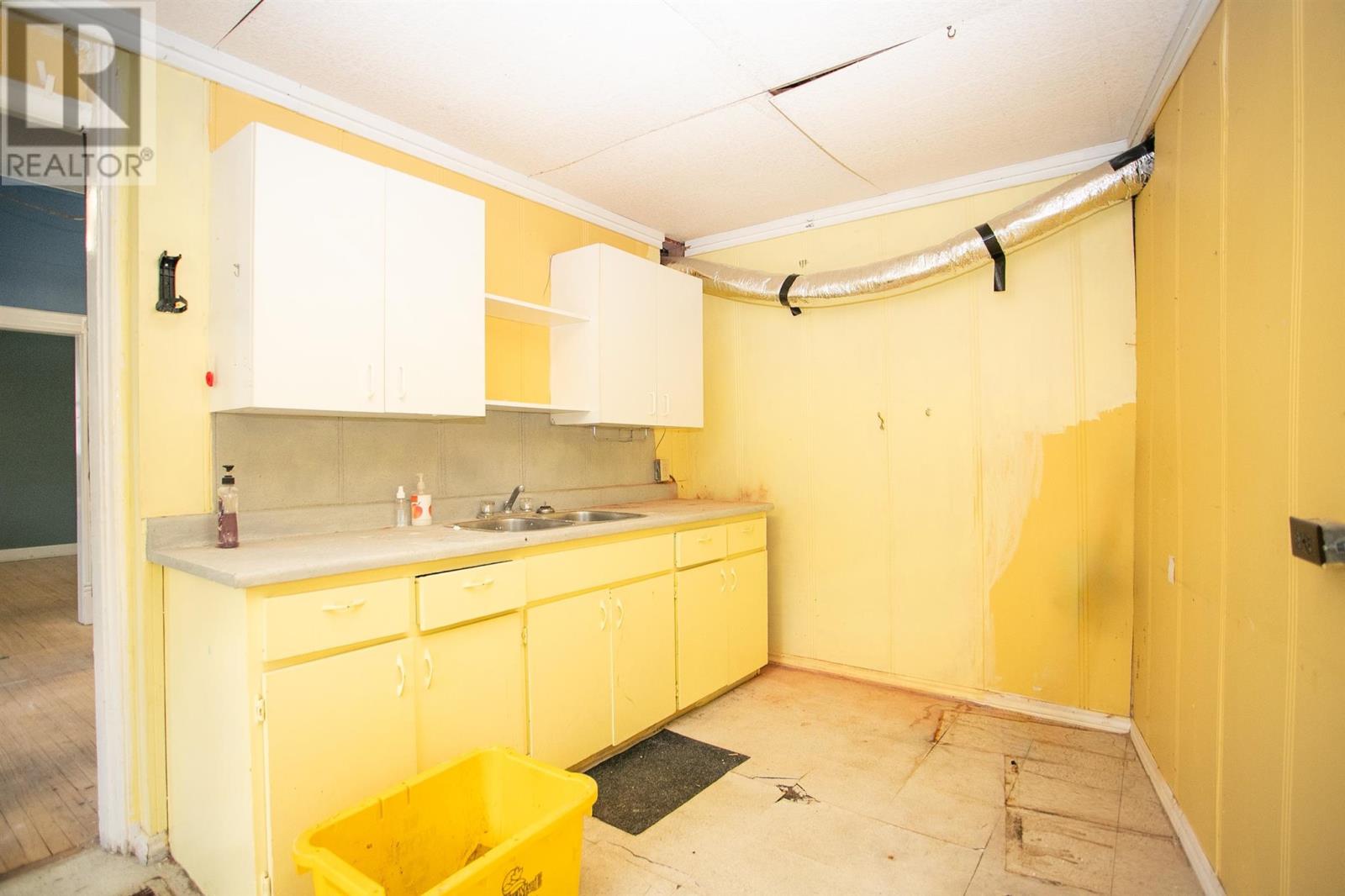 346 Bruce St Property Photo 4
