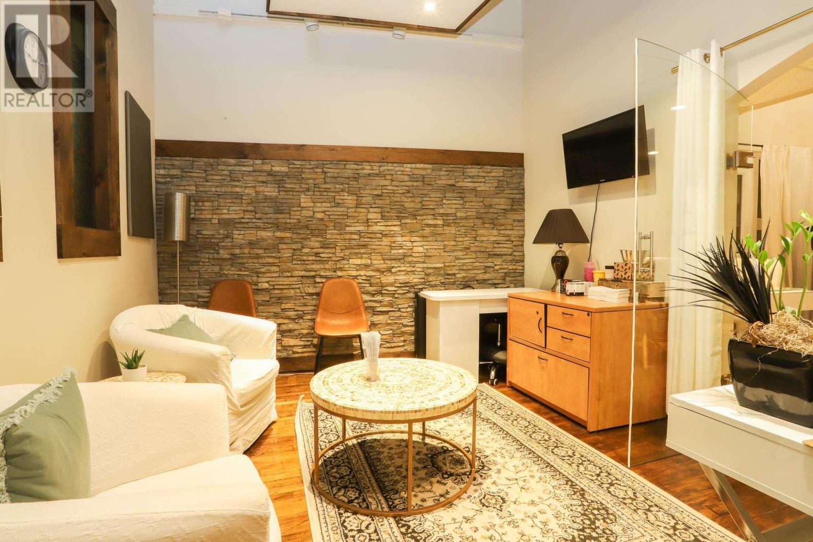 626 Queen St E # 3 Property Photo 1