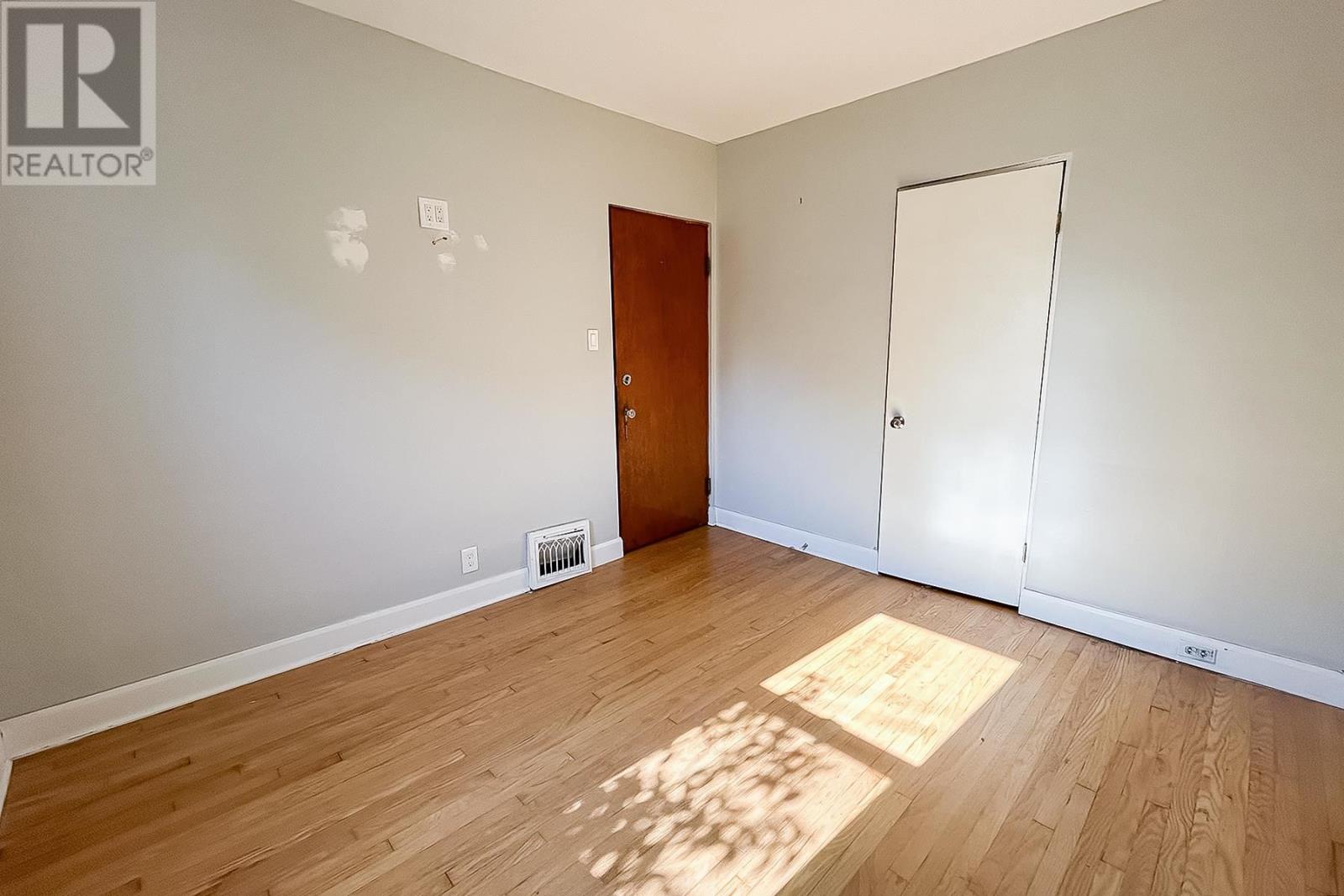 449 Wellington St E Property Photo 21