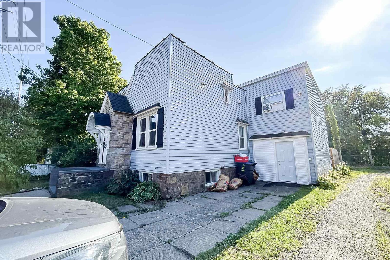 449 Wellington St E Property Photo 2