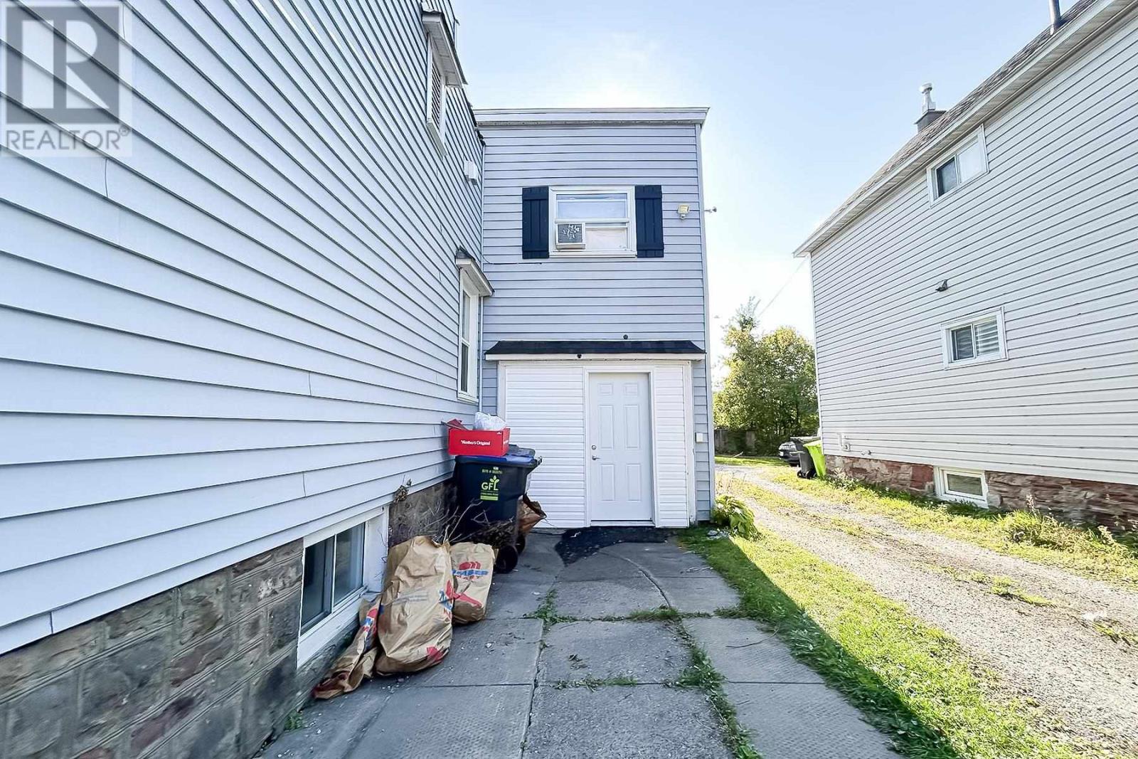 449 Wellington St E Property Photo 3