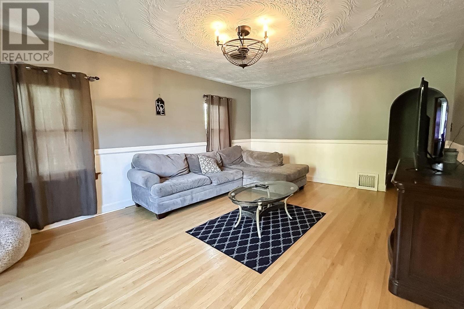449 Wellington St E Property Photo 6
