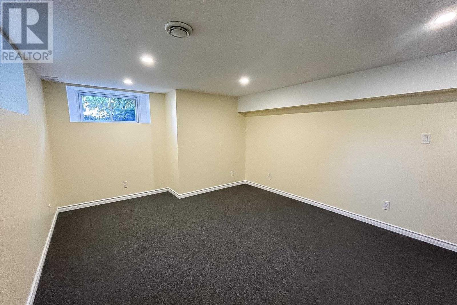 449 Wellington St E Property Photo 32