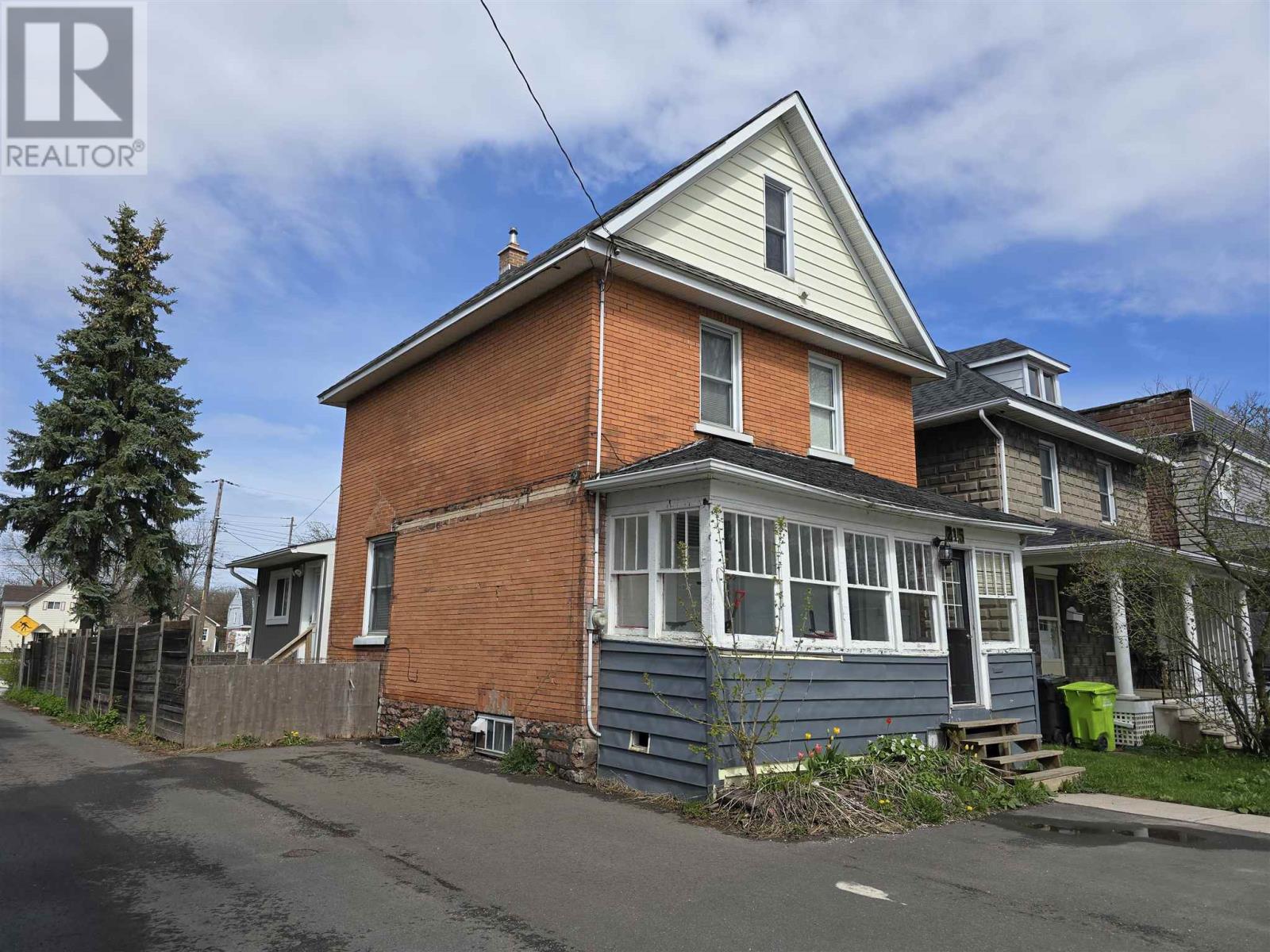 215 Brown St Property Photo 2