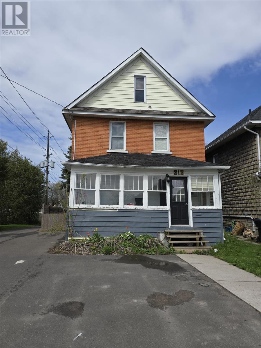 215 Brown St Property Photo 3