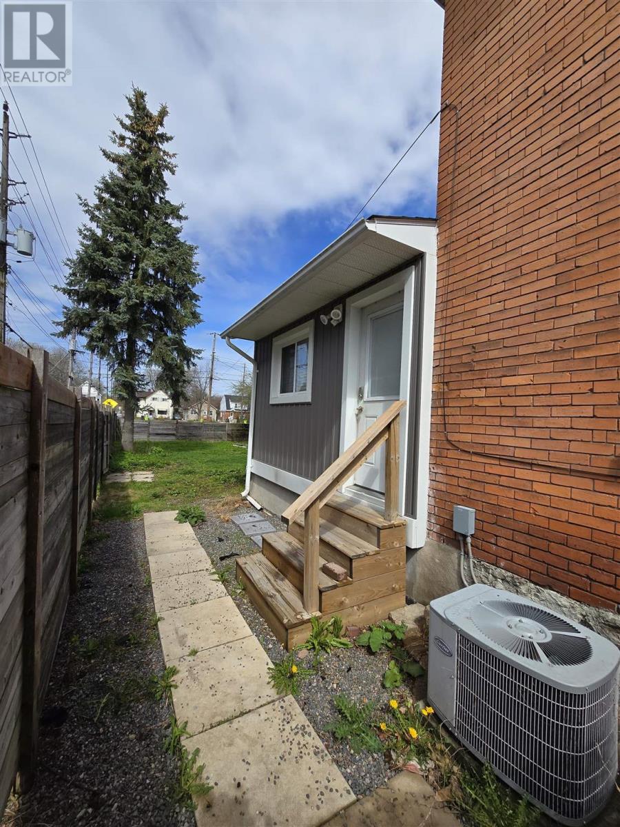 215 Brown St Property Photo 4