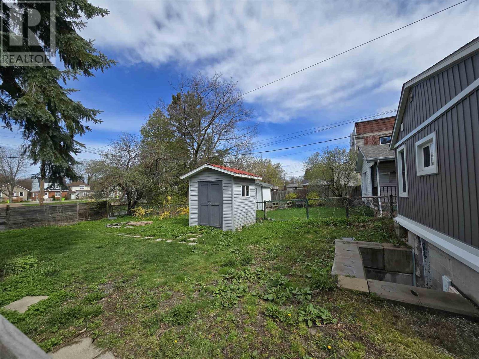 215 Brown St Property Photo 5