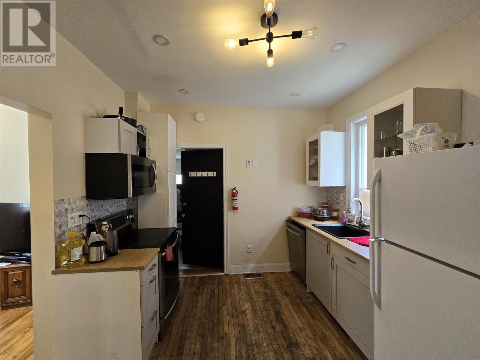 215 Brown St Property Photo 10