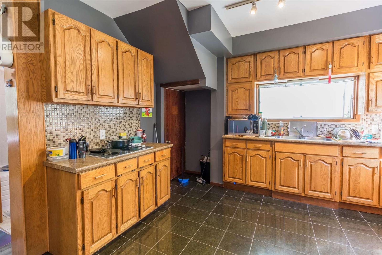 132 Walnut St Property Photo 3