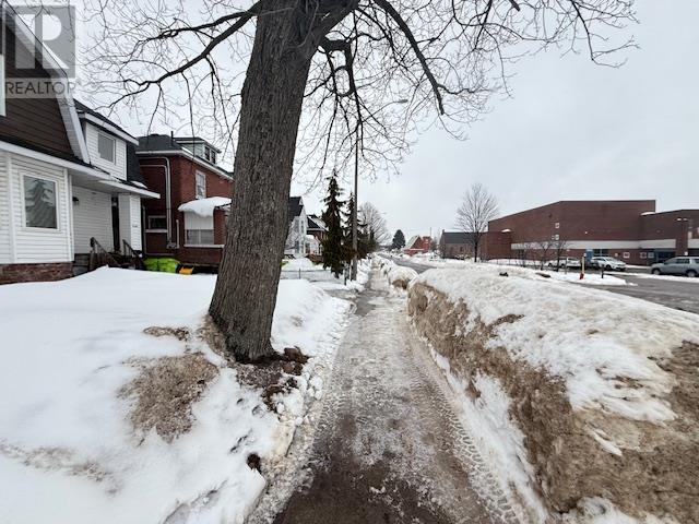 254 Albert St W Property Photo 3