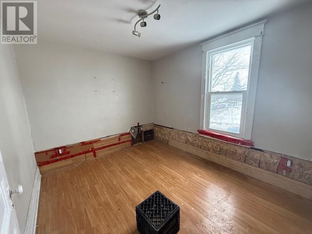 254 Albert St W Property Photo 13