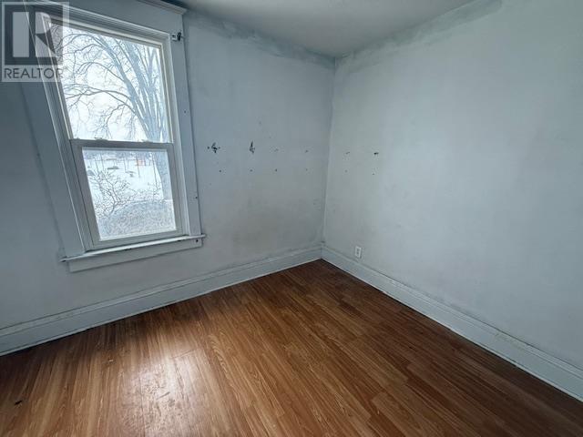 254 Albert St W Property Photo 14