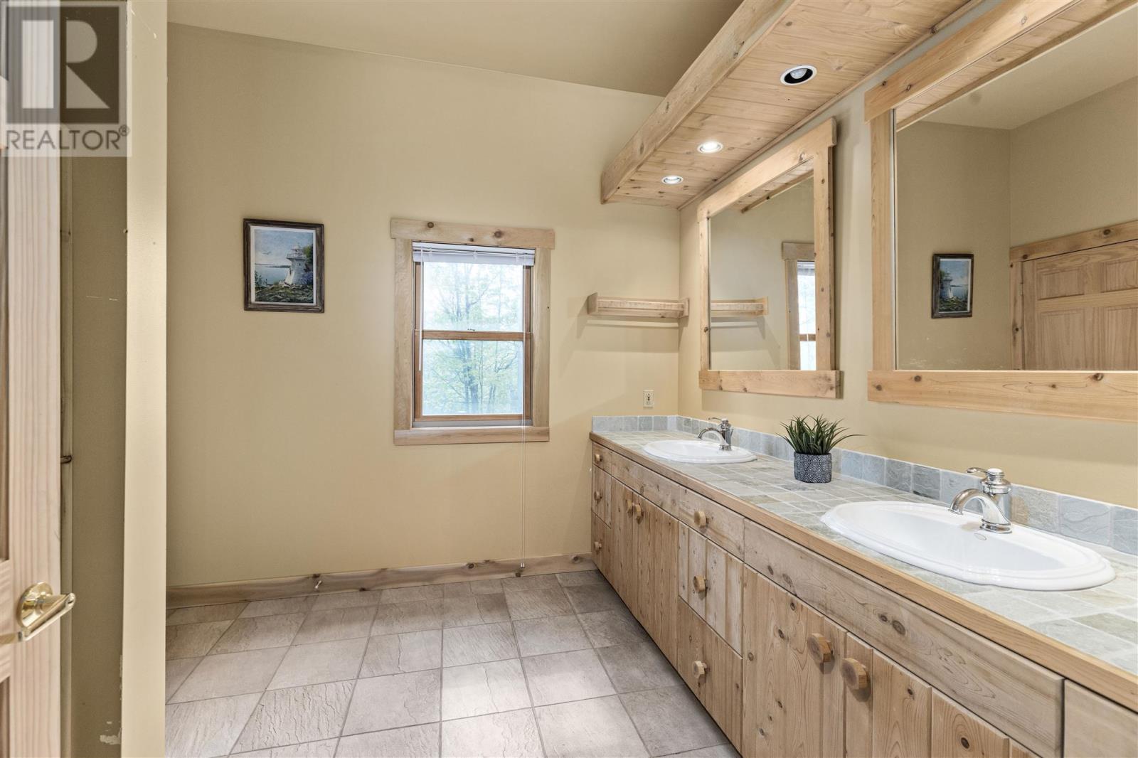 . Picture Island Property Photo 39