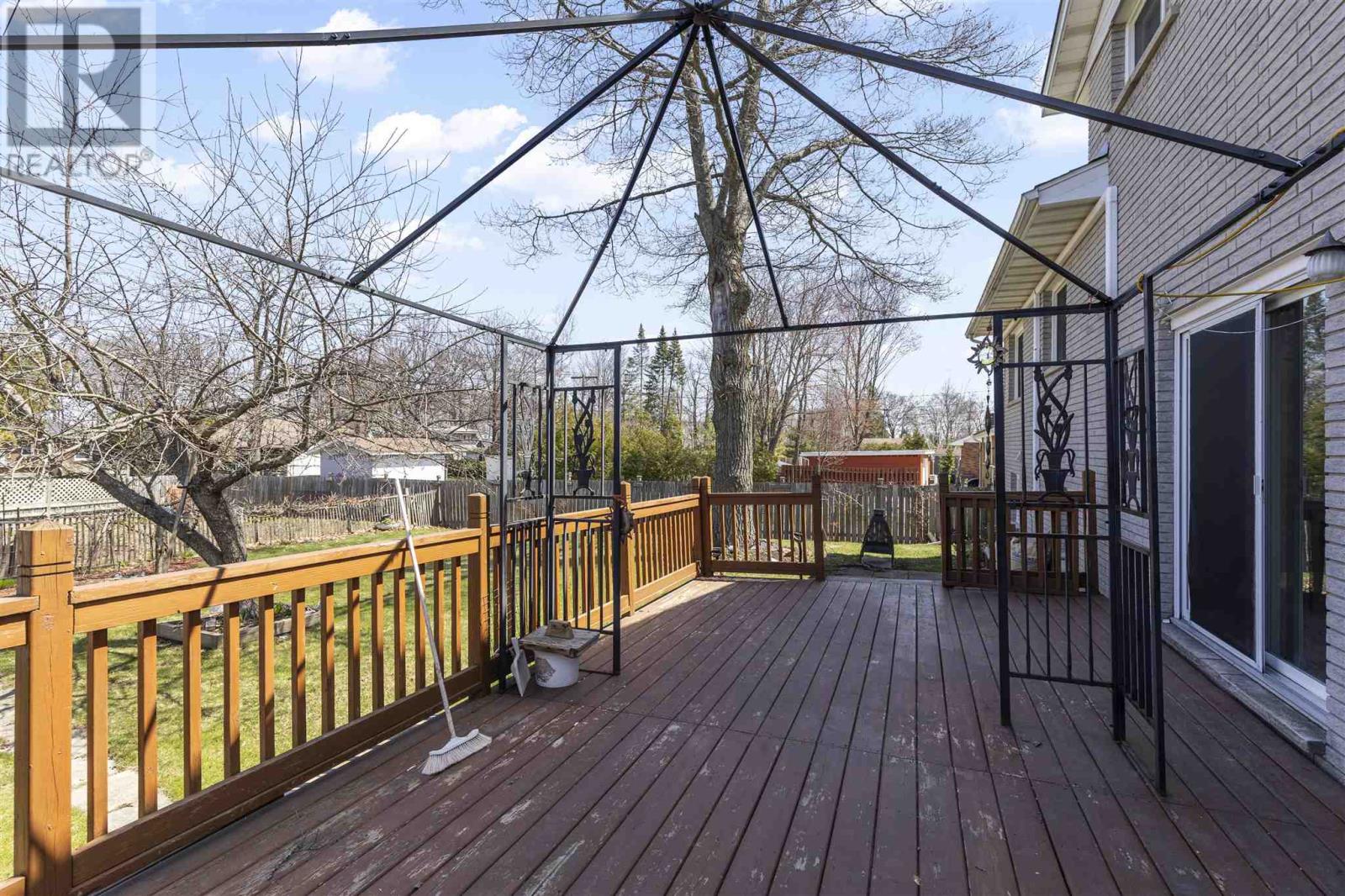 100 Pleasant Dr Property Photo 32