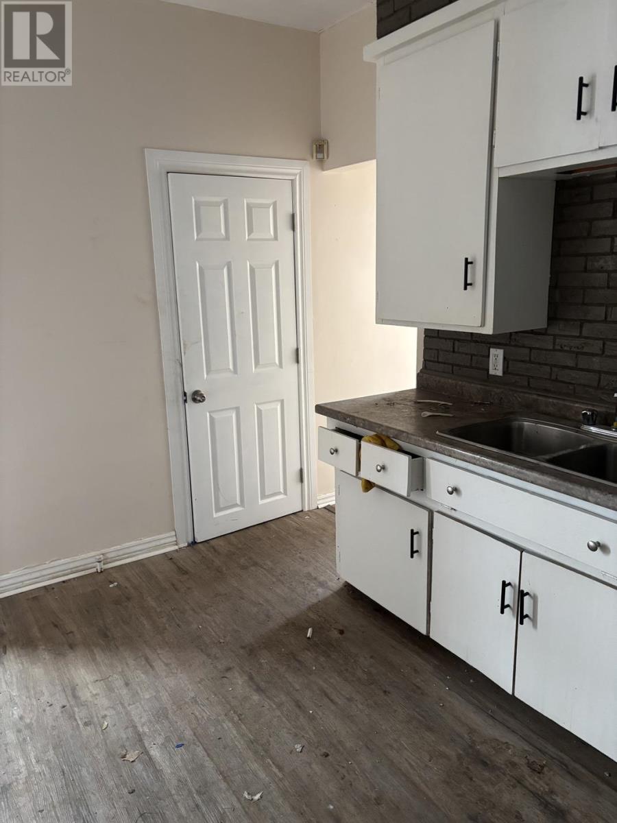 405 Wellington St E Property Photo 2