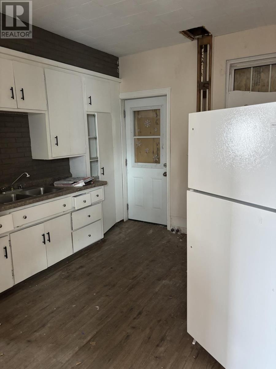 405 Wellington St E Property Photo 3