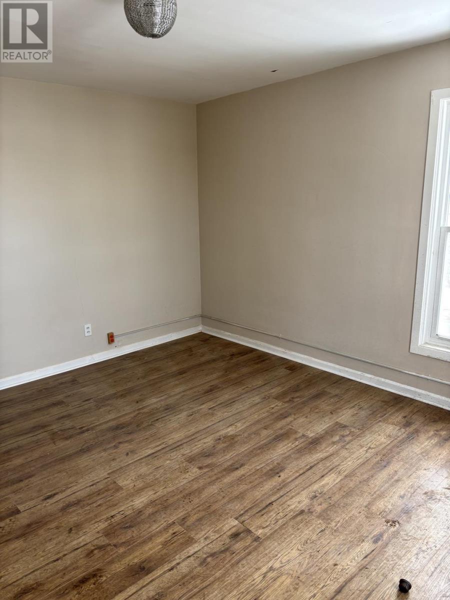 405 Wellington St E Property Photo 4