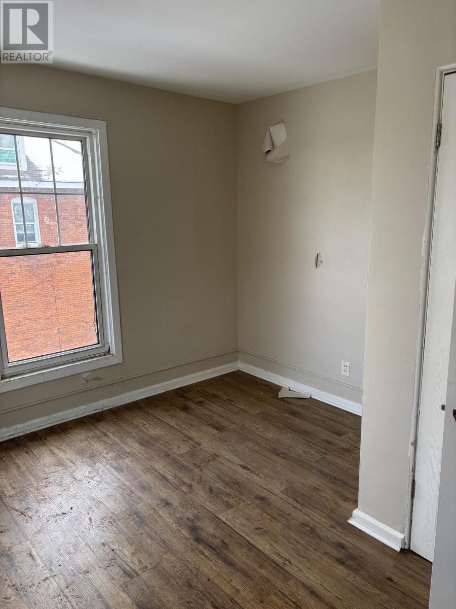 405 Wellington St E Property Photo 5