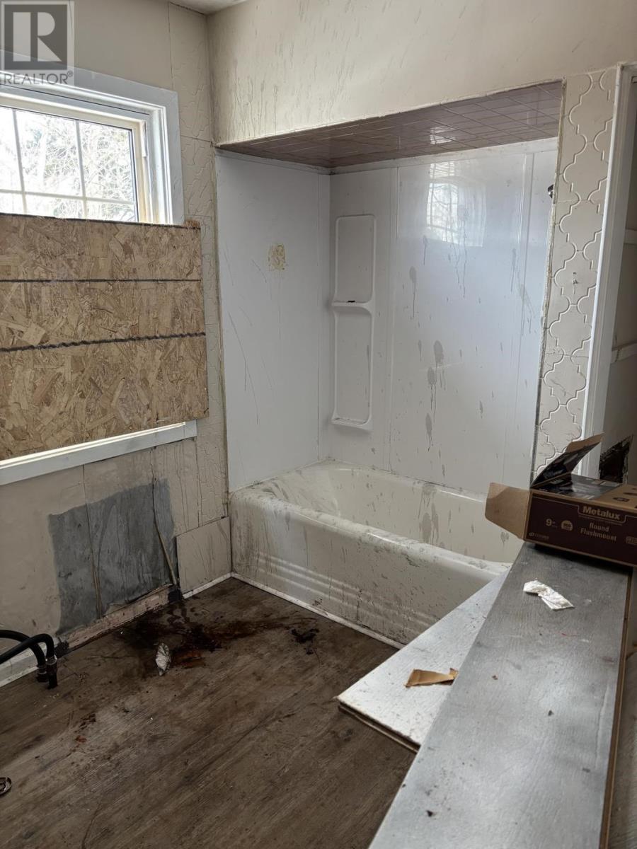 405 Wellington St E Property Photo 10
