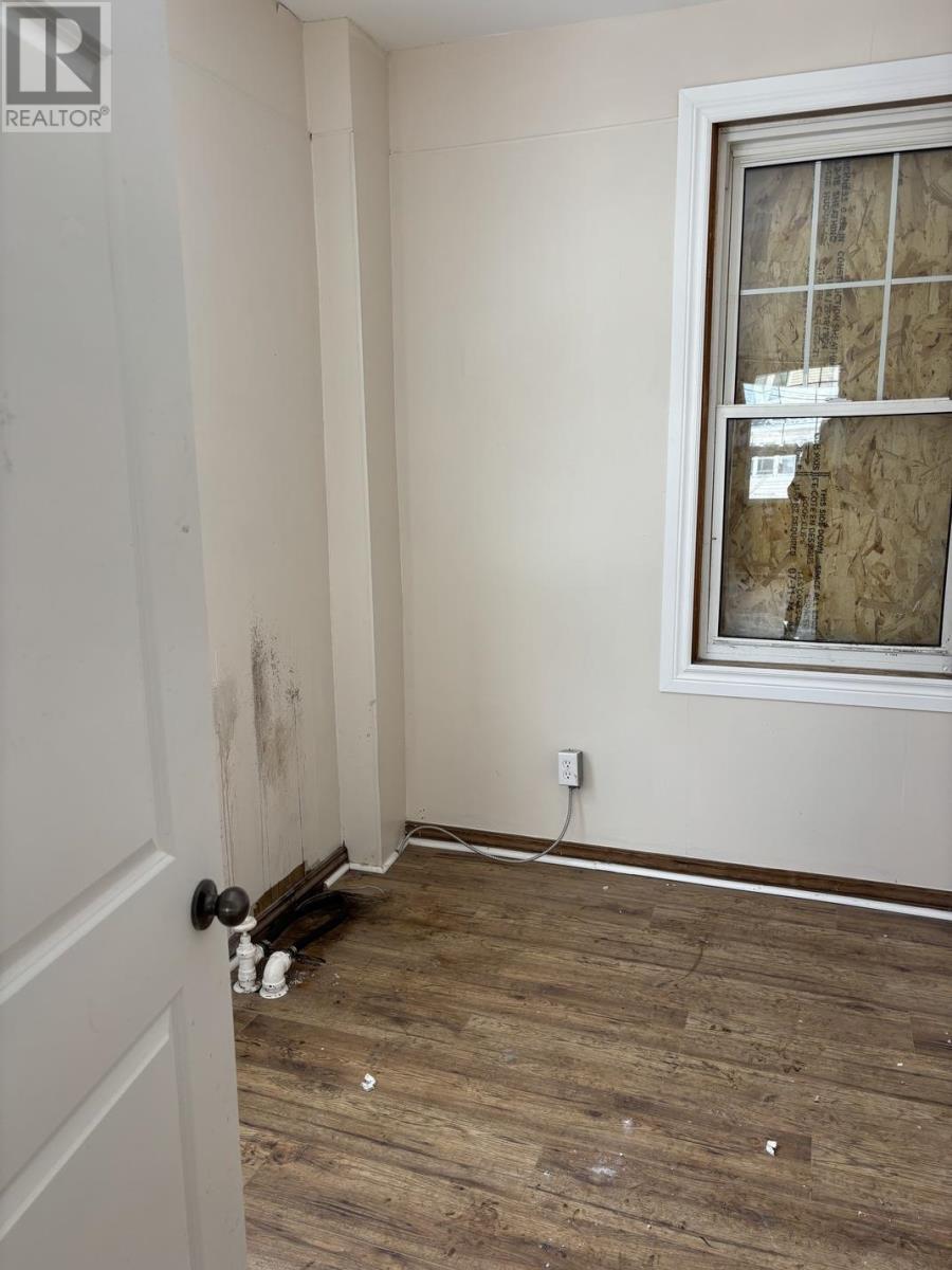 405 Wellington St E Property Photo 11