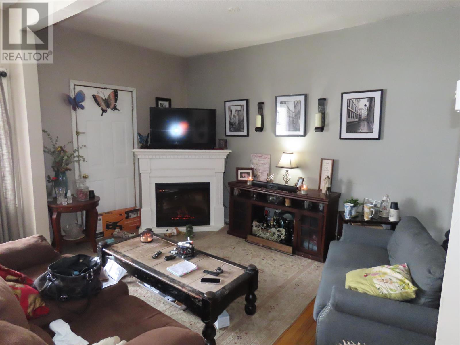 282-284 Wellington St W Property Photo 6