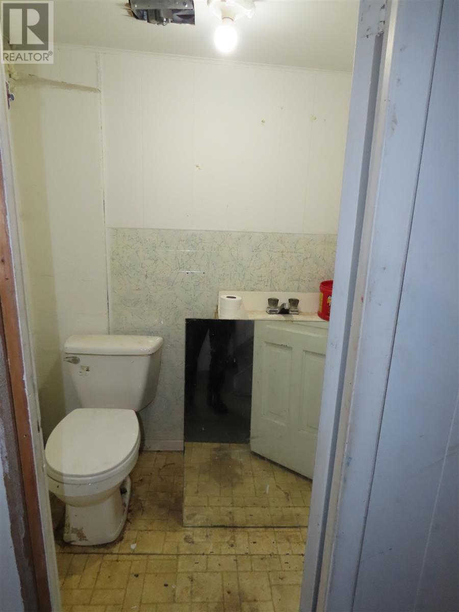 282-284 Wellington St W Property Photo 17