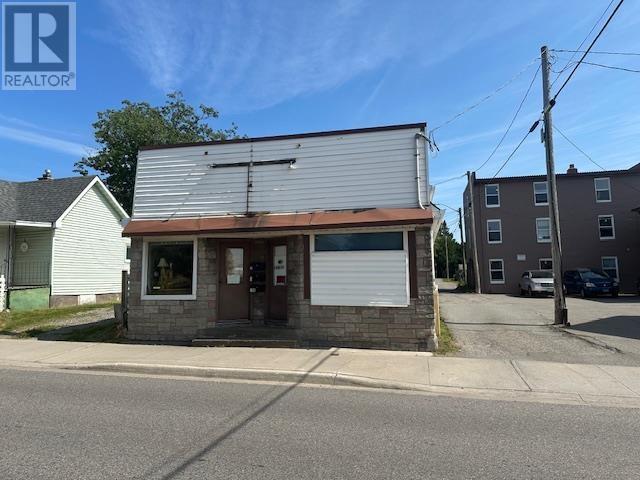 160 Bruce St Property Photo 3