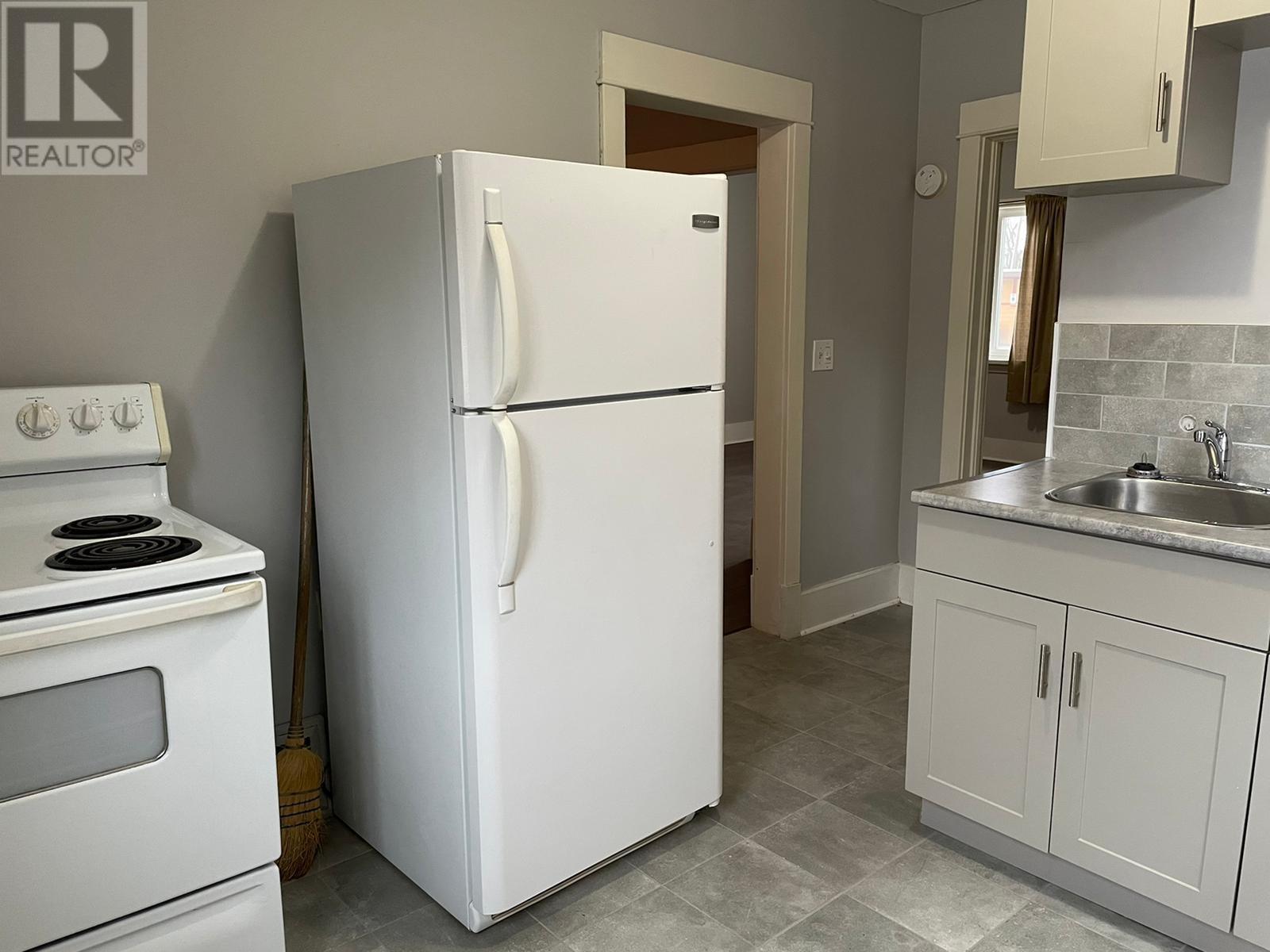 144 Central Park Ave Property Photo 6