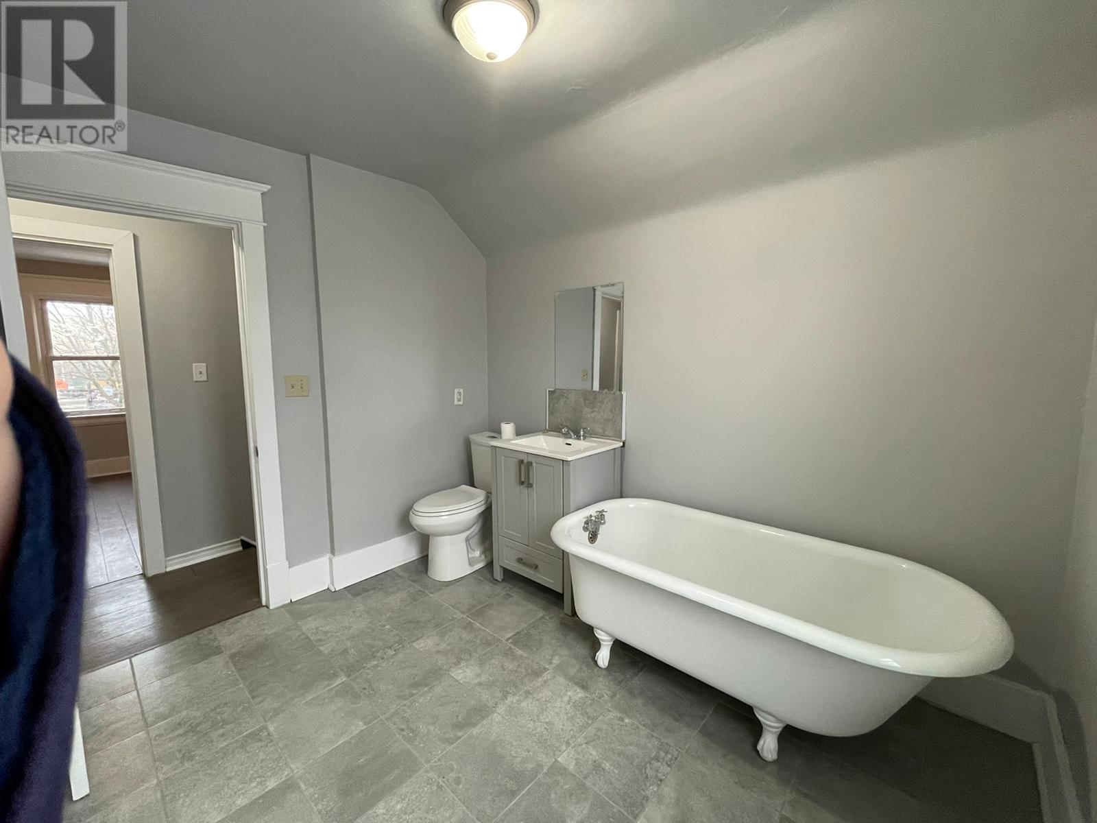 144 Central Park Ave Property Photo 15