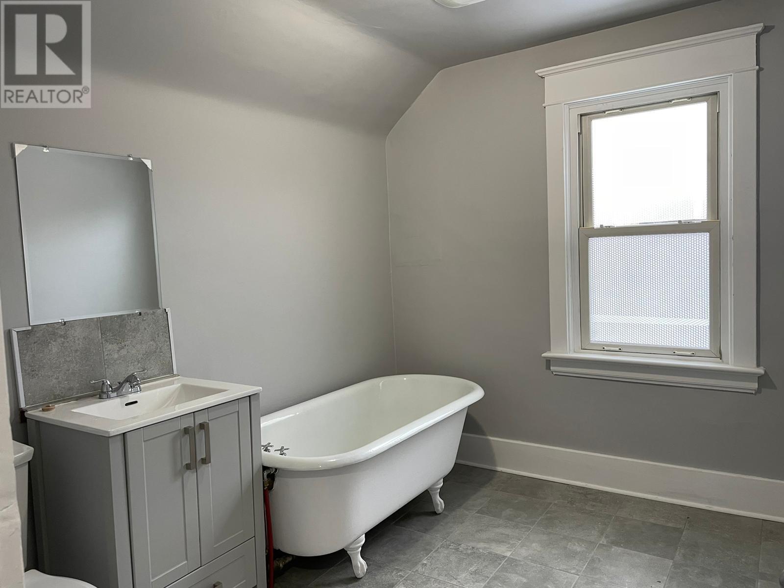 144 Central Park Ave Property Photo 16