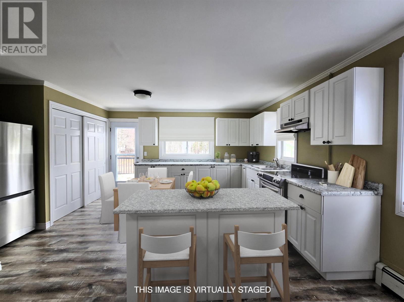 300 Woodward Ave Property Photo 3