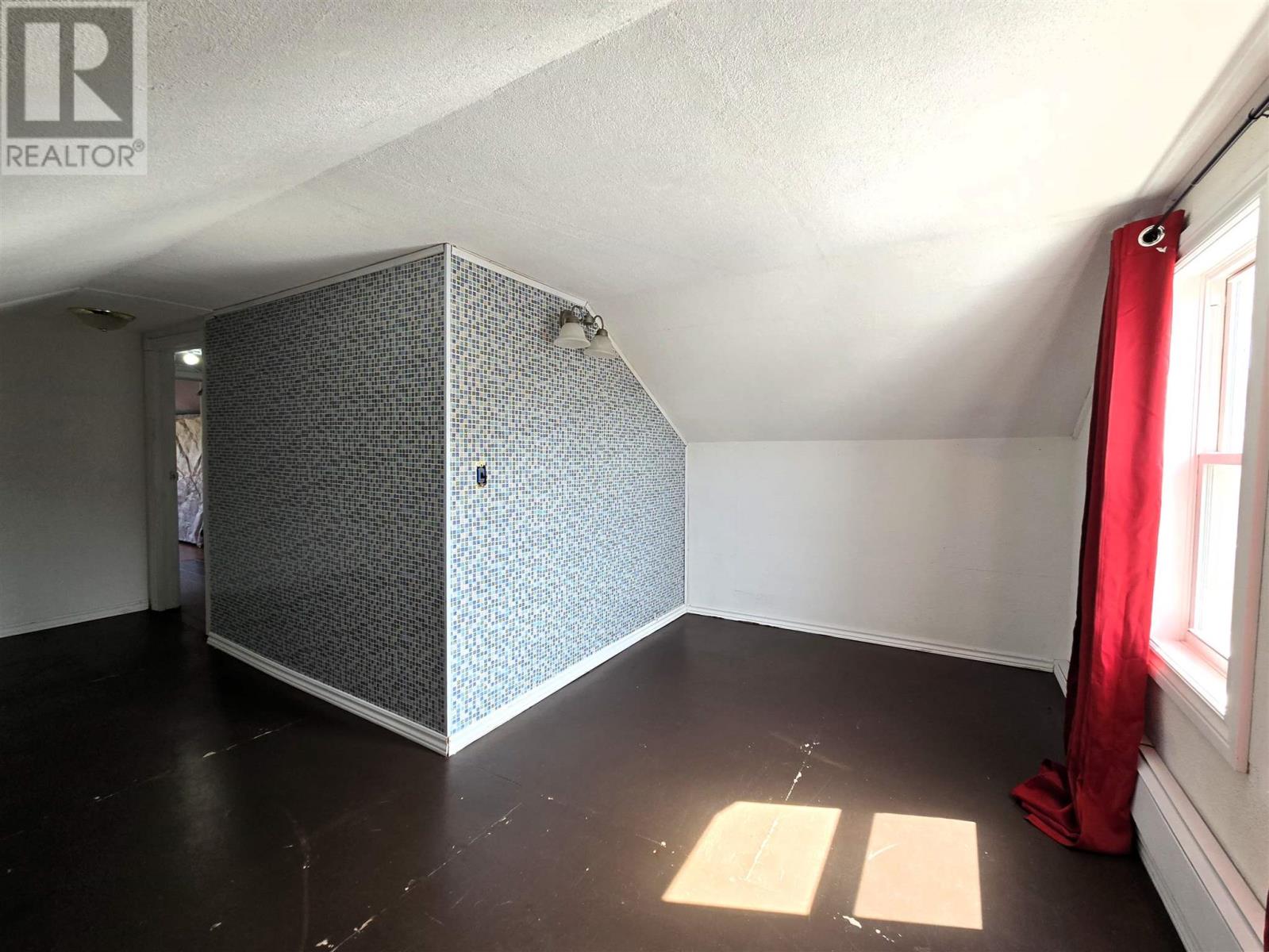 300 Woodward Ave Property Photo 13