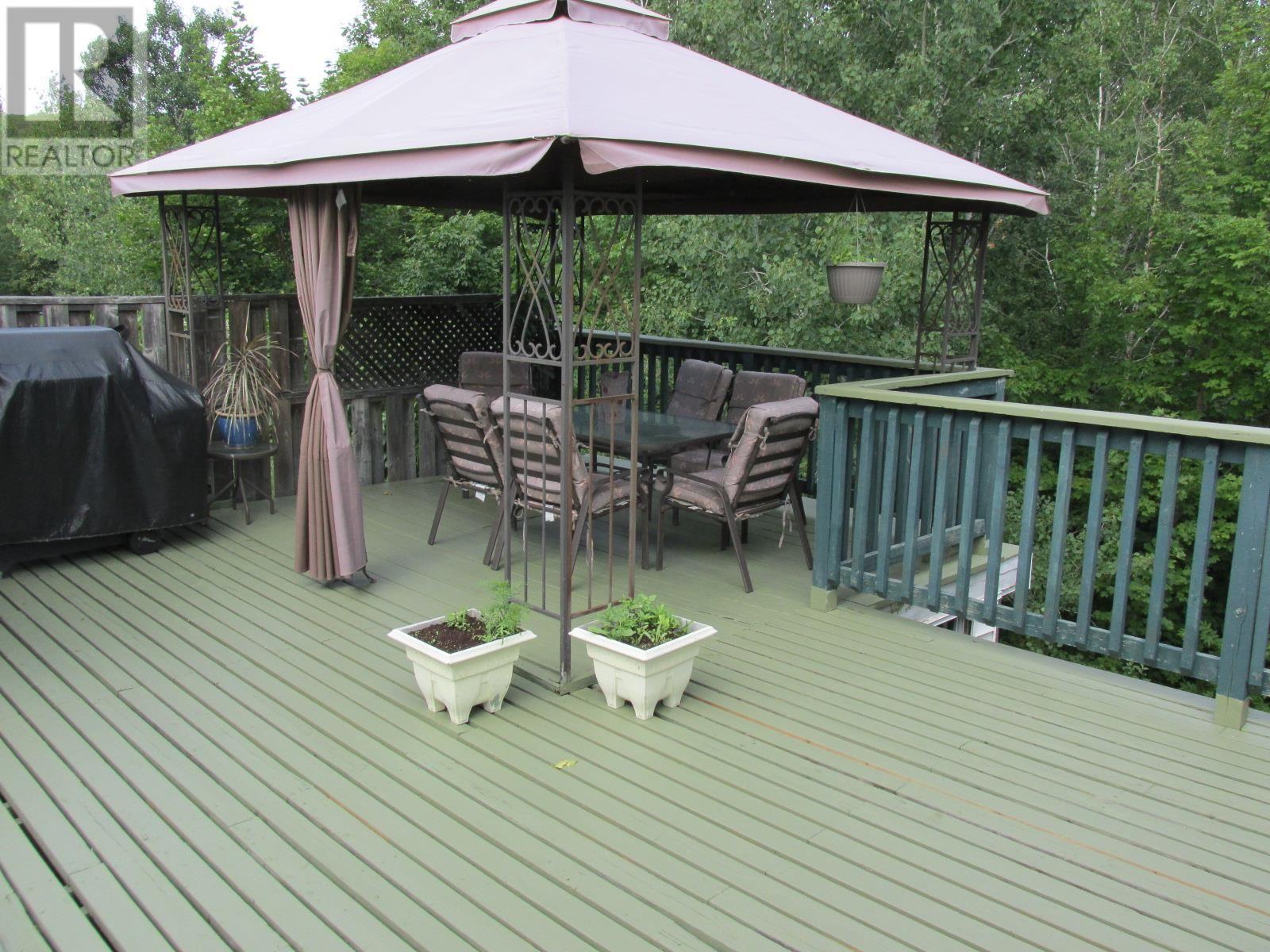 41 Hergott Ave Property Photo 14