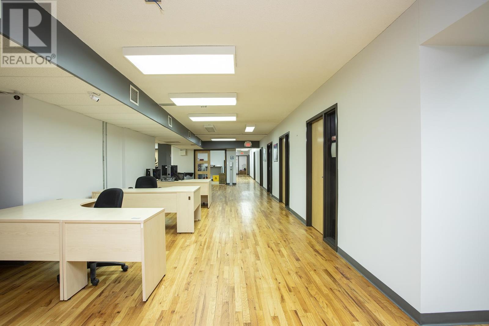 258 Queen St E Property Photo 14