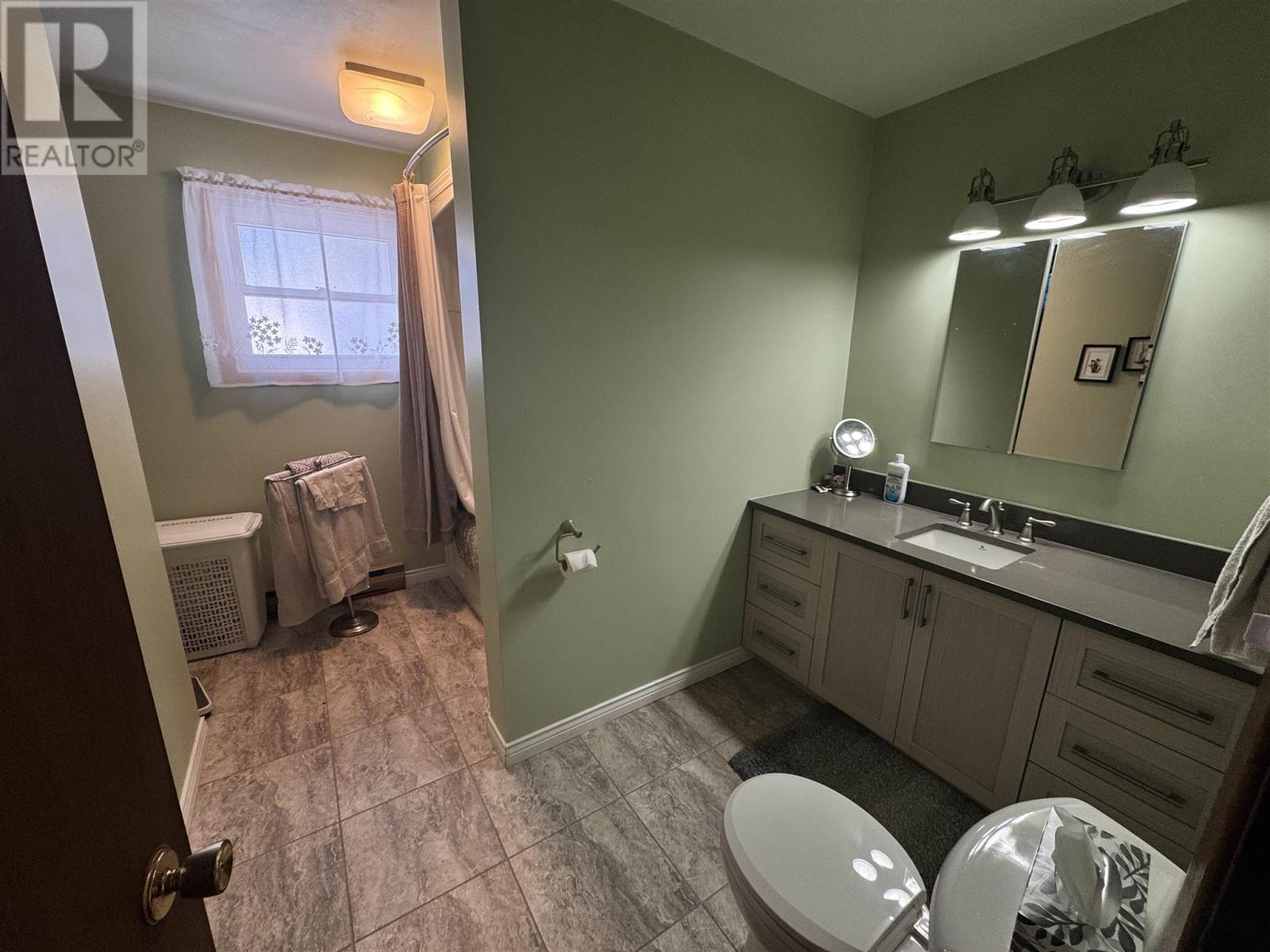 82 Neesomadina Ave Property Photo 10