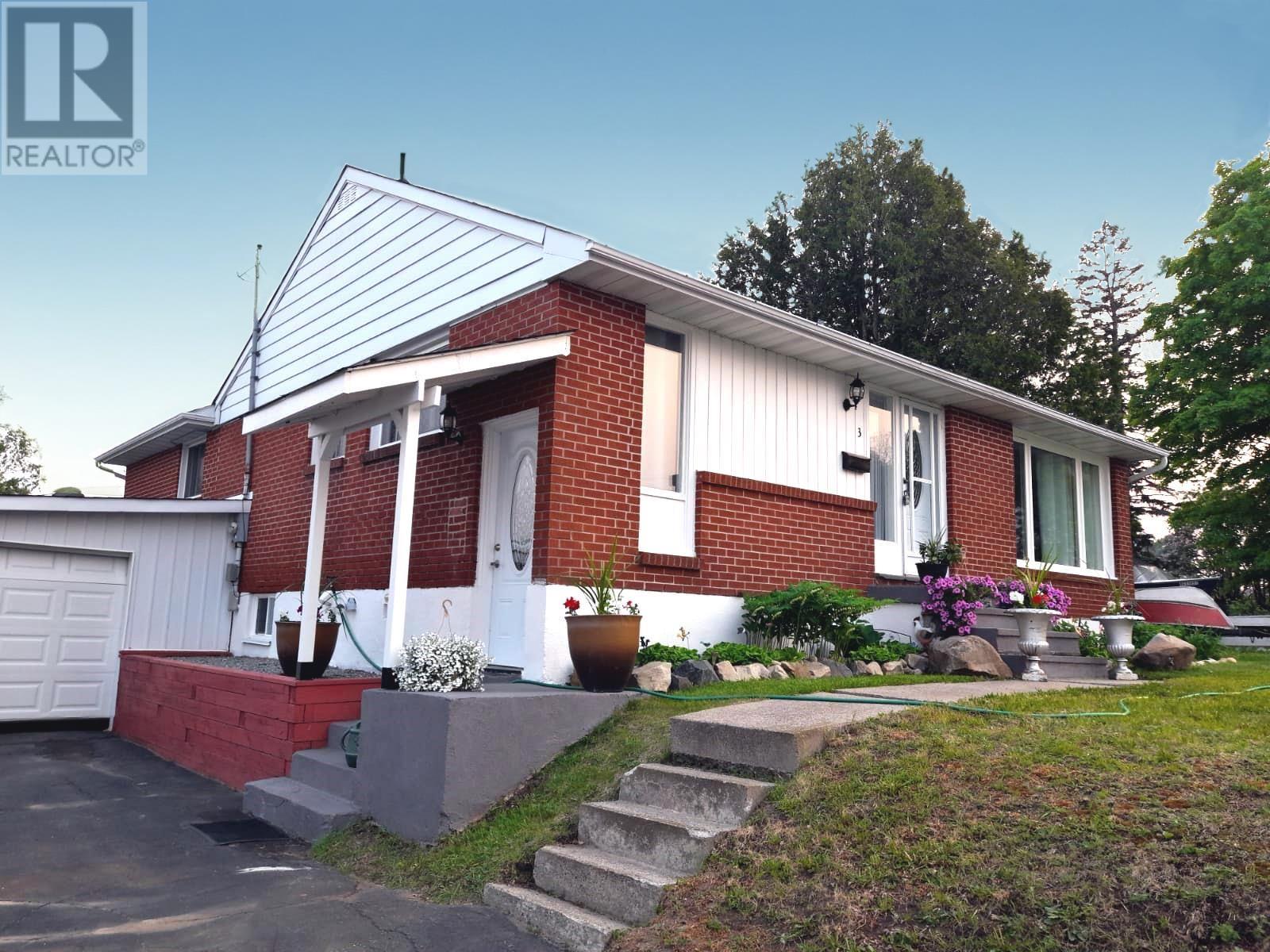 3 Hart Rd Property Photo 1
