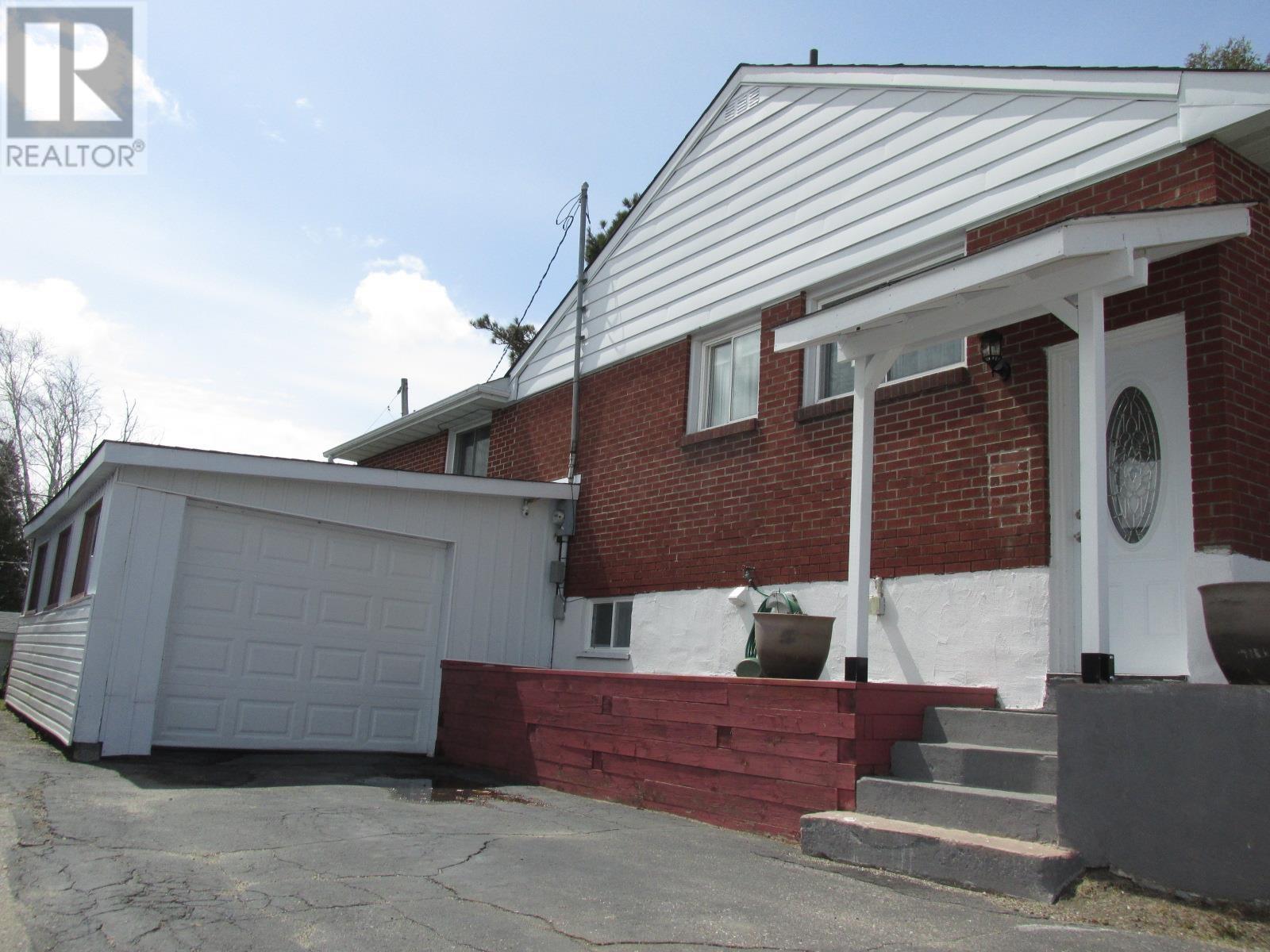 3 Hart Rd Property Photo 2