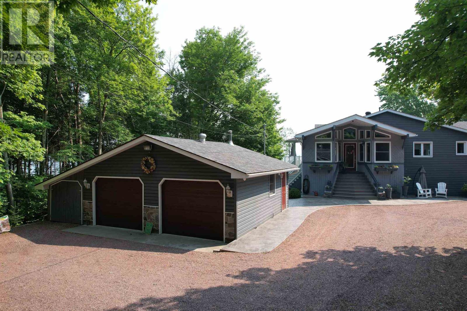 990 B Line Rd Property Photo 5