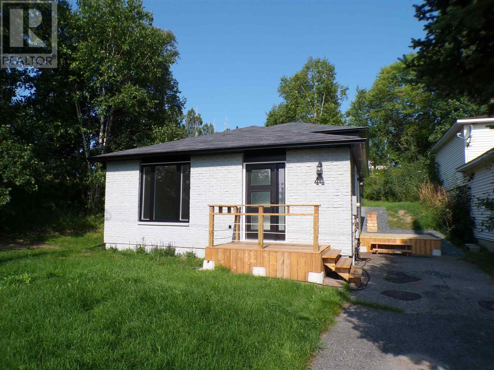 44 Farrell Cres Property Photo 1