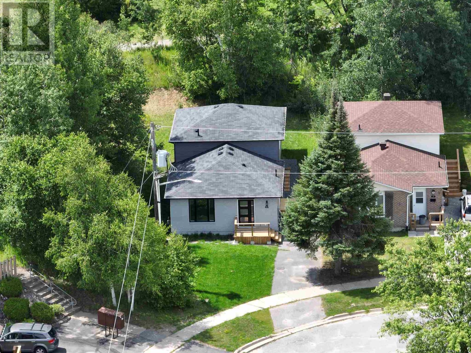 44 Farrell Cres Property Photo 2