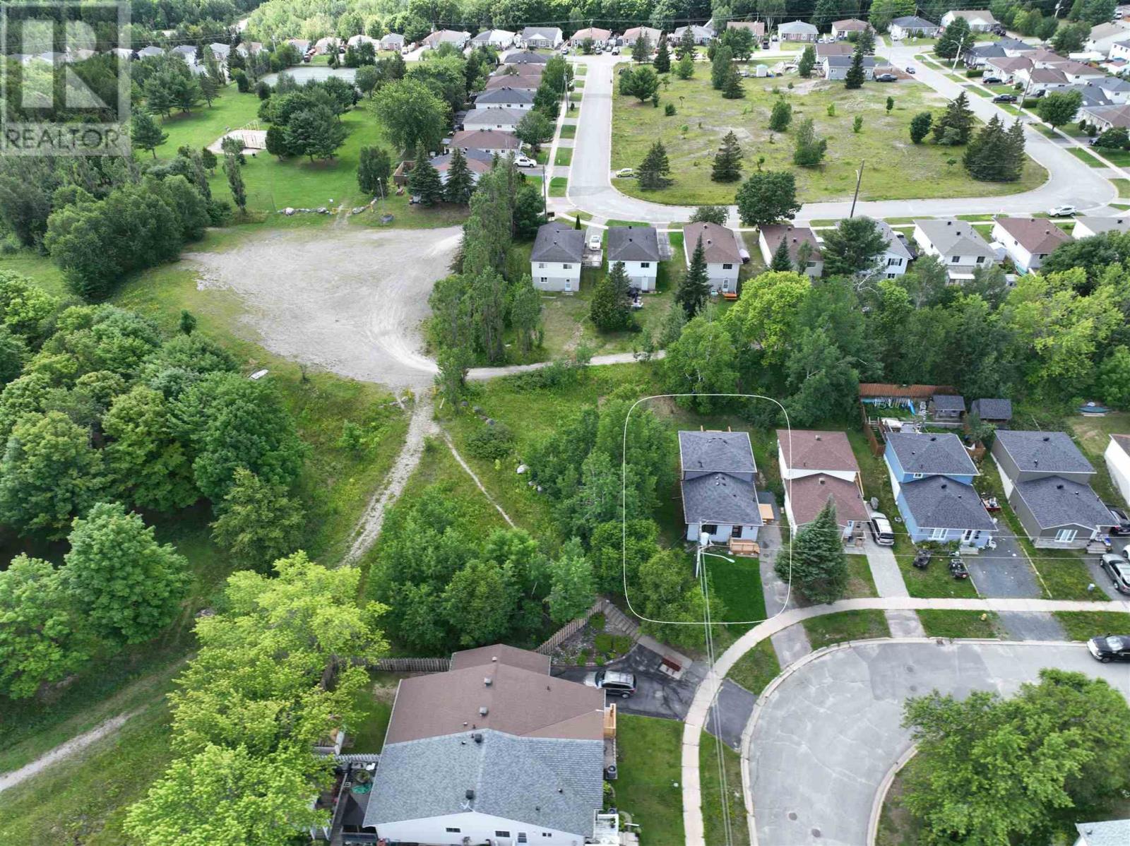 44 Farrell Cres Property Photo 3